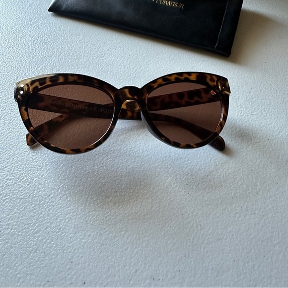 Saint Owen X Curateur Wylde Tortoise Shell Sunglasses with Case - Picture 3 of 6